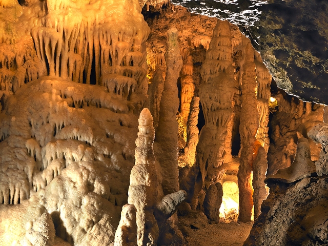 L’histoire géologique fascinante des grottes françaises