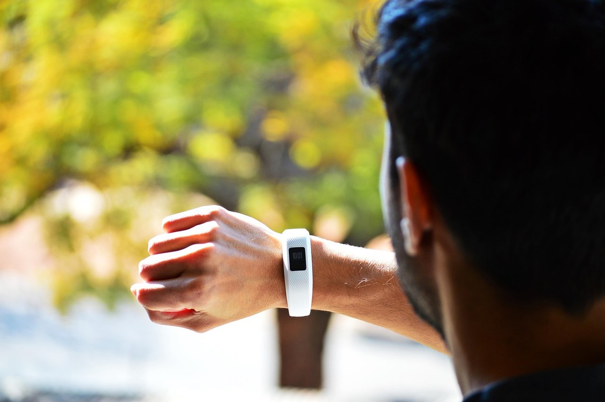 Montre de sport affichant une allure de course